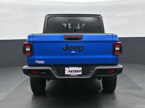 Hydro Blue Pearlcoat 2026 Jeep Gladiator Willys 4x4