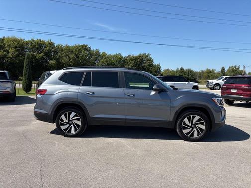2025 Volkswagen Atlas 2.0T SE w/Technology 4MOTION