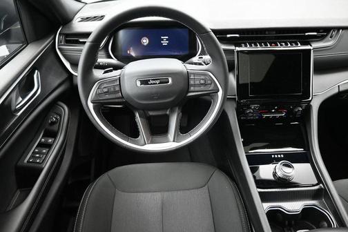 Silver Zynith 2025 Jeep Grand Cherokee Laredo