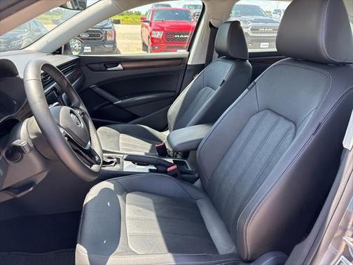 2022 Volkswagen Passat 2.0T Limited Edition