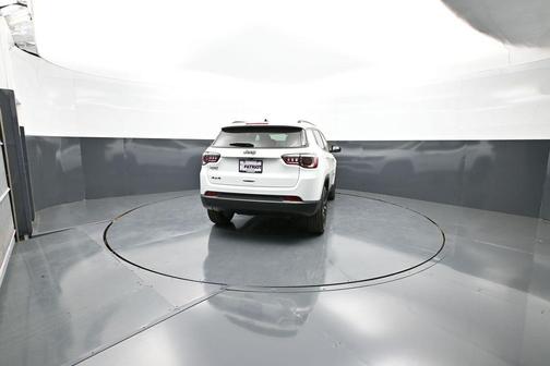 Bright White Clearcoat 2026 Jeep Compass Latitude