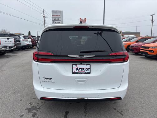 Bright White Clearcoat 2026 Chrysler Pacifica L