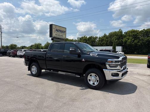 2025 RAM 2500 Tradesman Crew Cab 4x4 6'4' Box