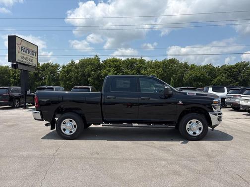 2025 RAM 2500 Tradesman Crew Cab 4x4 6'4' Box