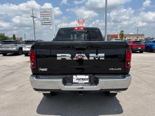 2025 RAM 2500 Tradesman Crew Cab 4x4 6'4' Box