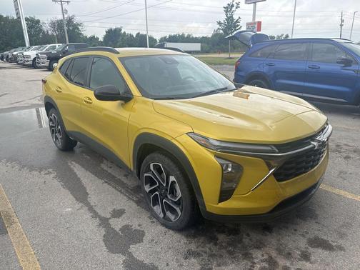 Nitro Yellow Metallic 2024 Chevrolet Trax FWD 2RS