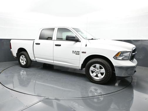 Bright White Clearcoat 2023 RAM 1500 Classic SLT