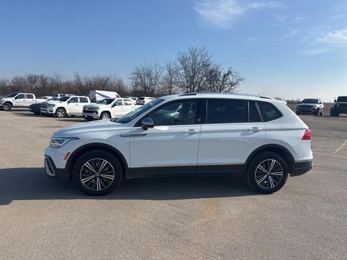 2024 Volkswagen Tiguan 2.0T SE