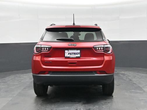 Red Hot Pearlcoat 2026 Jeep Compass Latitude