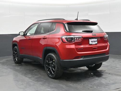 Red Hot Pearlcoat 2026 Jeep Compass Latitude