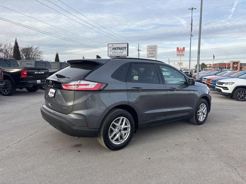2022 Ford Edge SE