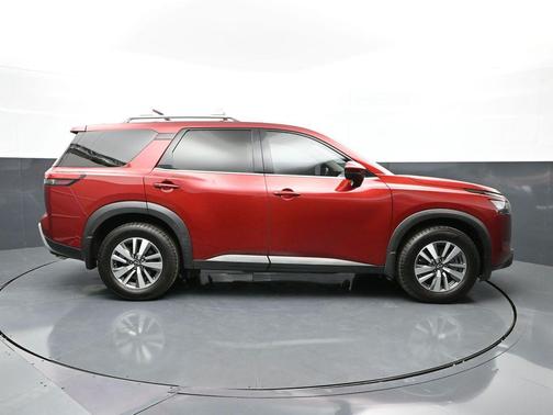 2023 Nissan Pathfinder SL FWD