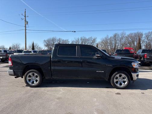 Diamond Black Crystal Pearlcoat 2022 RAM 1500 Big Horn/Lone Star