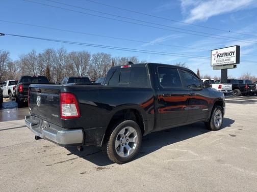 Diamond Black Crystal Pearlcoat 2022 RAM 1500 Big Horn/Lone Star
