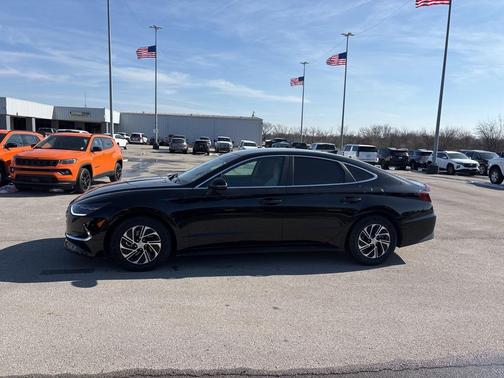 2023 Hyundai SONATA Hybrid Base