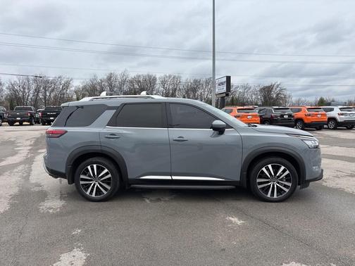 2024 Nissan Pathfinder Platinum 4WD