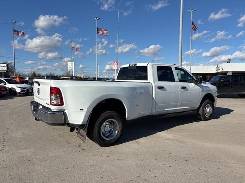 2024 RAM 3500 Tradesman Crew Cab 4x4 8' Box