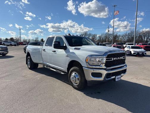 2024 RAM 3500 Tradesman Crew Cab 4x4 8' Box