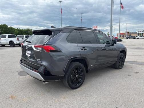 2022 Toyota RAV4 Hybrid SE