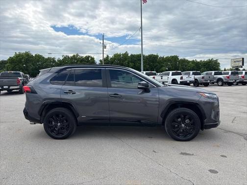 2022 Toyota RAV4 Hybrid SE