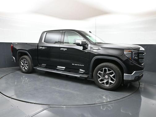 Onyx Black 2022 GMC Sierra 1500 SLT
