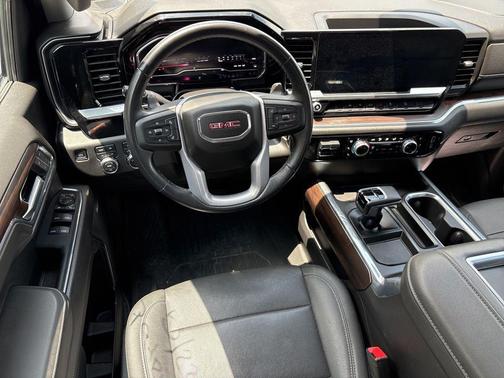 Onyx Black 2022 GMC Sierra 1500 SLT