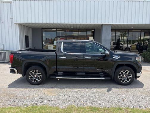 Onyx Black 2022 GMC Sierra 1500 SLT