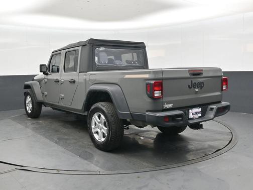 Sting-Gray Clearcoat 2021 Jeep Gladiator Sport