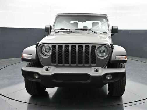 Sting-Gray Clearcoat 2021 Jeep Gladiator Sport