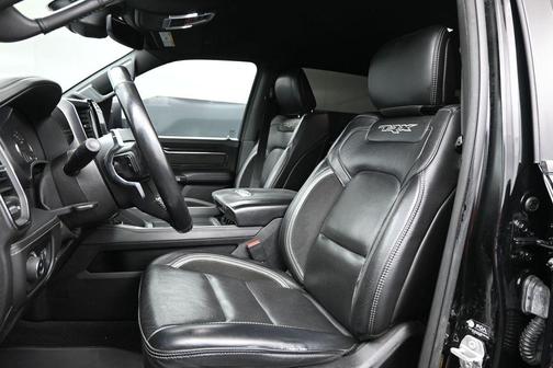 Diamond Black Crystal Pearlcoat 2022 RAM 1500 TRX