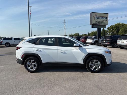 2024 Hyundai TUCSON SE