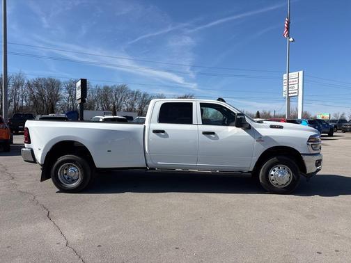 2026 RAM 3500 Tradesman Crew Cab 4x4 8' Box