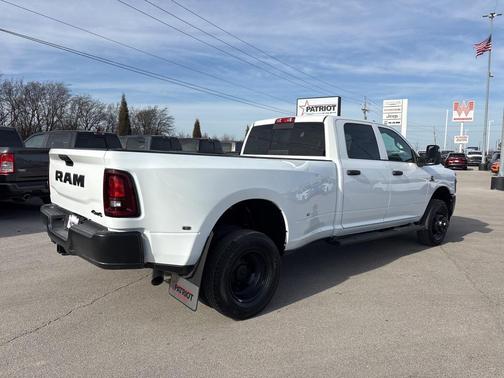 2026 RAM 3500 Tradesman Crew Cab 4x4 8' Box