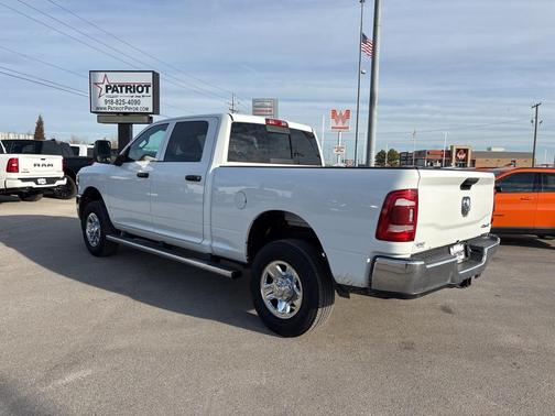 2023 RAM 2500 Tradesman Crew Cab 4x4 6'4' Box