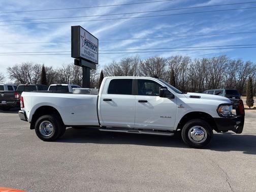 2024 RAM 3500 Big Horn Crew Cab 4x4 8' Box