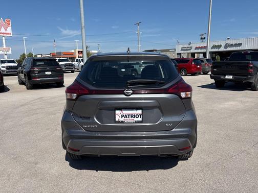 2022 Nissan Kicks SV