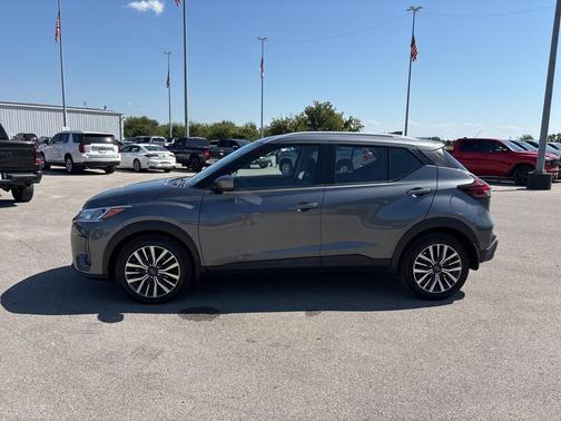 2022 Nissan Kicks SV