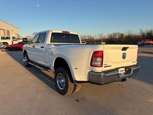2024 RAM 3500 Big Horn Crew Cab 4x4 8' Box