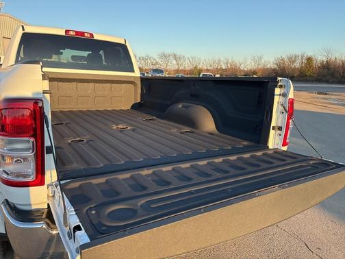 2024 RAM 3500 Big Horn Crew Cab 4x4 8' Box