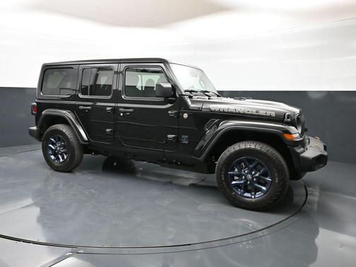 Black Clearcoat 2026 Jeep Wrangler 85th Anniversary