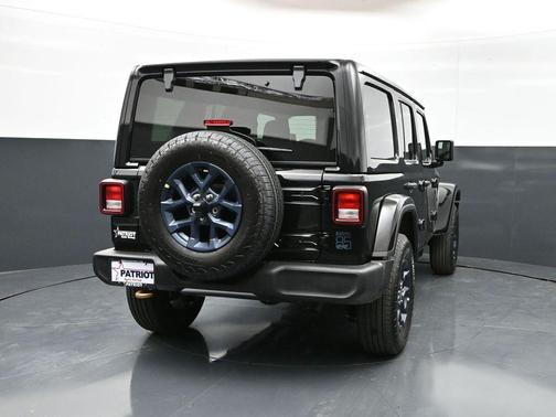 Black Clearcoat 2026 Jeep Wrangler 85th Anniversary