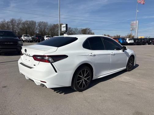 2022 Toyota Camry SE