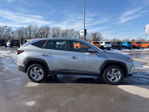 2024 Hyundai TUCSON SE