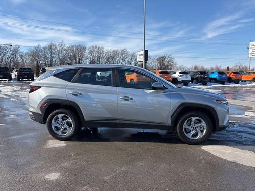 2024 Hyundai TUCSON SE
