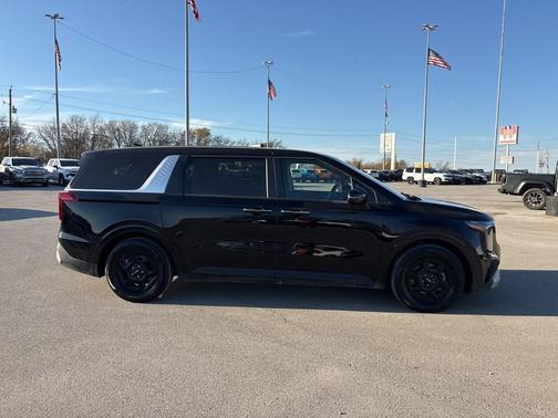 2025 Kia Carnival LXS