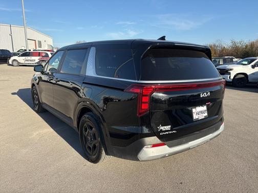 2025 Kia Carnival LXS