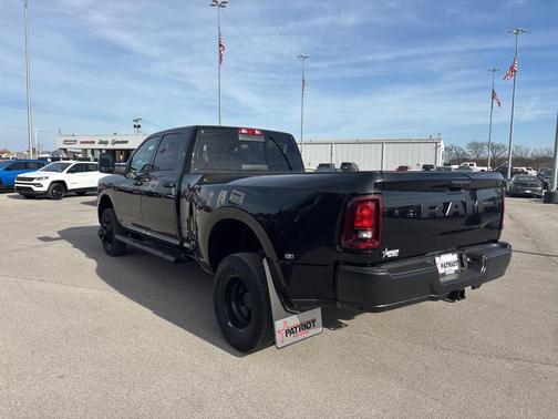 2026 RAM 3500 Tradesman Crew Cab 4x4 8' Box