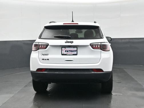 Bright White Clearcoat 2026 Jeep Compass Latitude