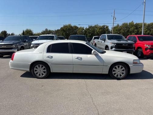 2004 Lincoln Town Car Signature