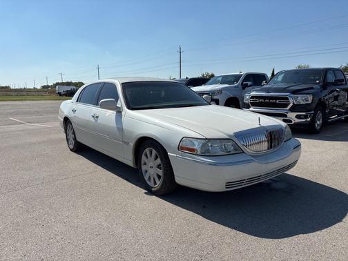 2004 Lincoln Town Car Signature